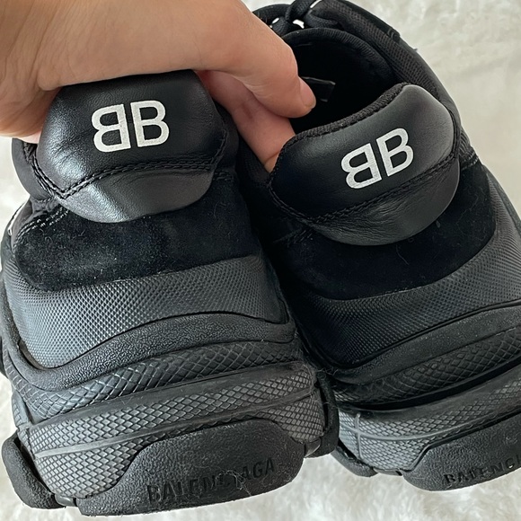 *SOLD* Balenciaga Triple S V2 Noir - Picture 3 of 5